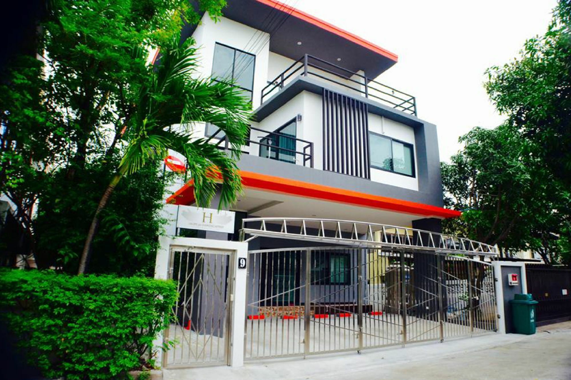 3 Bedroom House @skytrain Bangkok