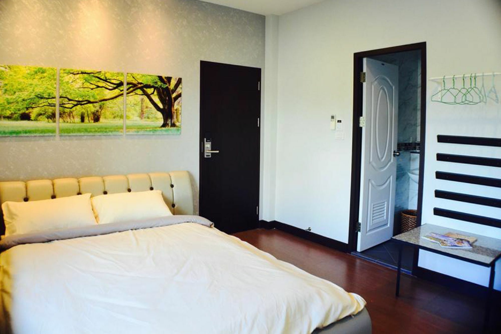 3 Bedroom House @skytrain Hotel 2*