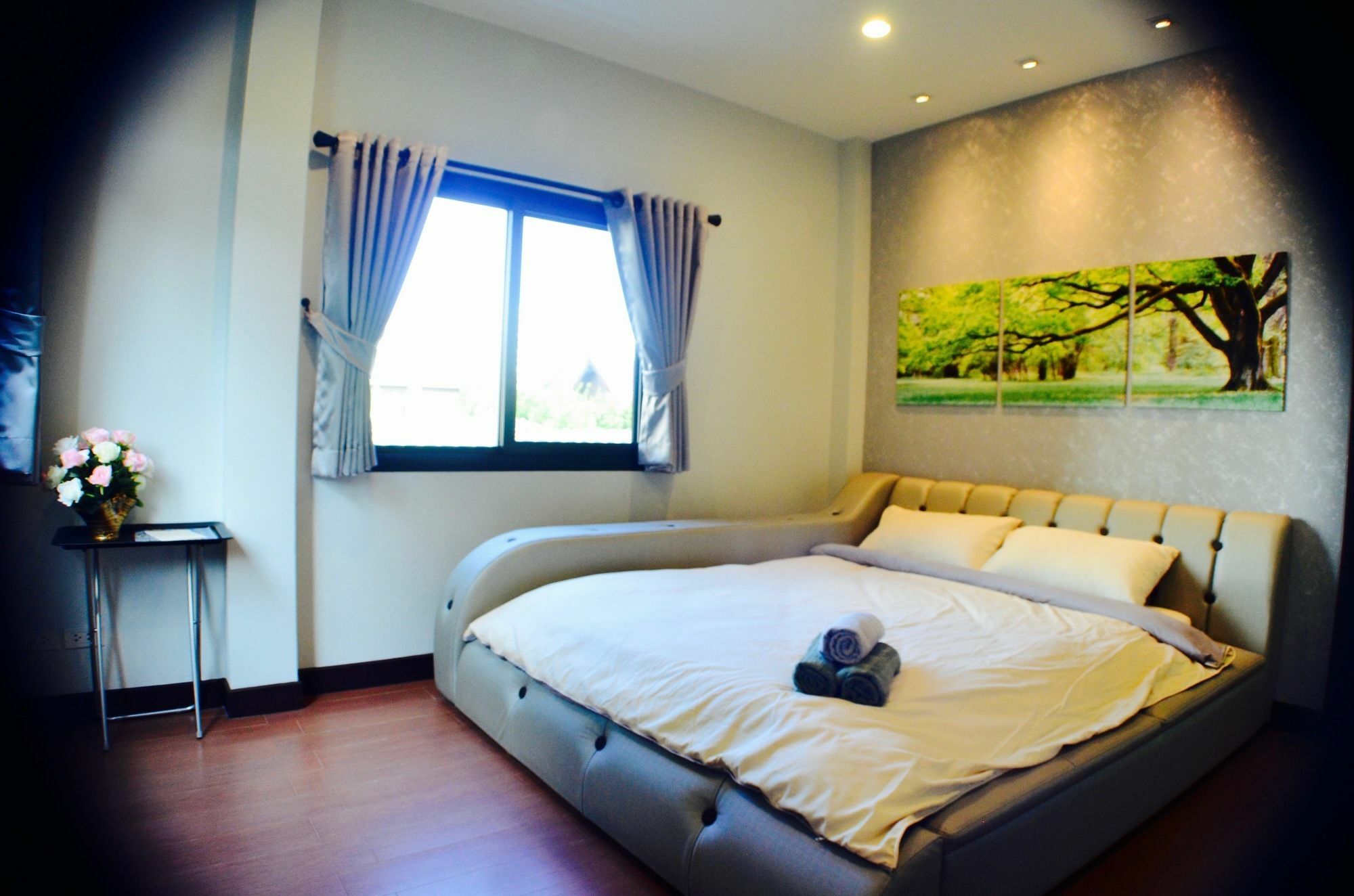 Hotel 3 Bedroom House @skytrain 2*